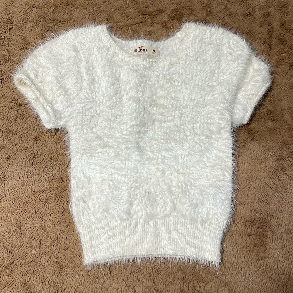 Hollister Cropped Fuzzy shirt